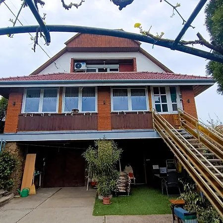 Lugas Apartment *